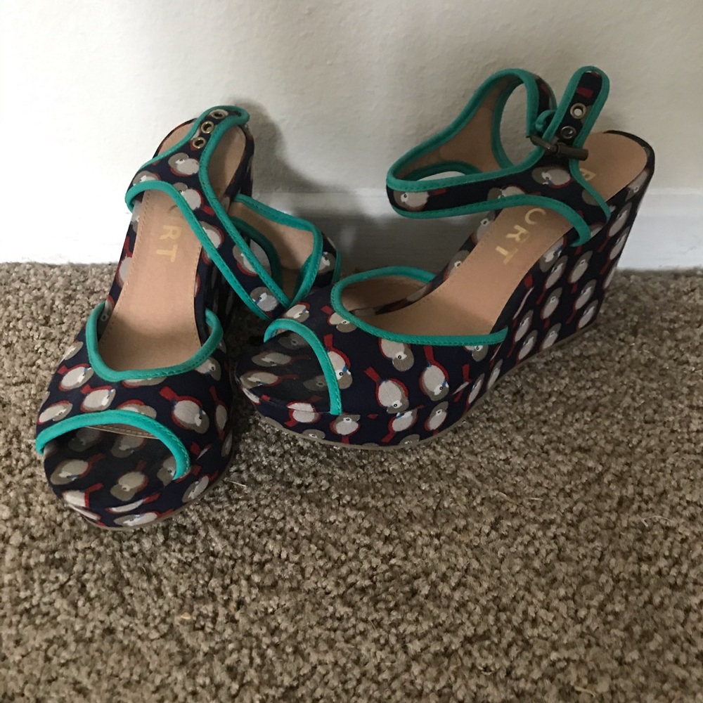 Report Owl Detail Wedges 8.5